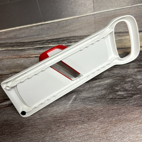 🍁Tupperware Mini Mandolin - Picture 2 of 3